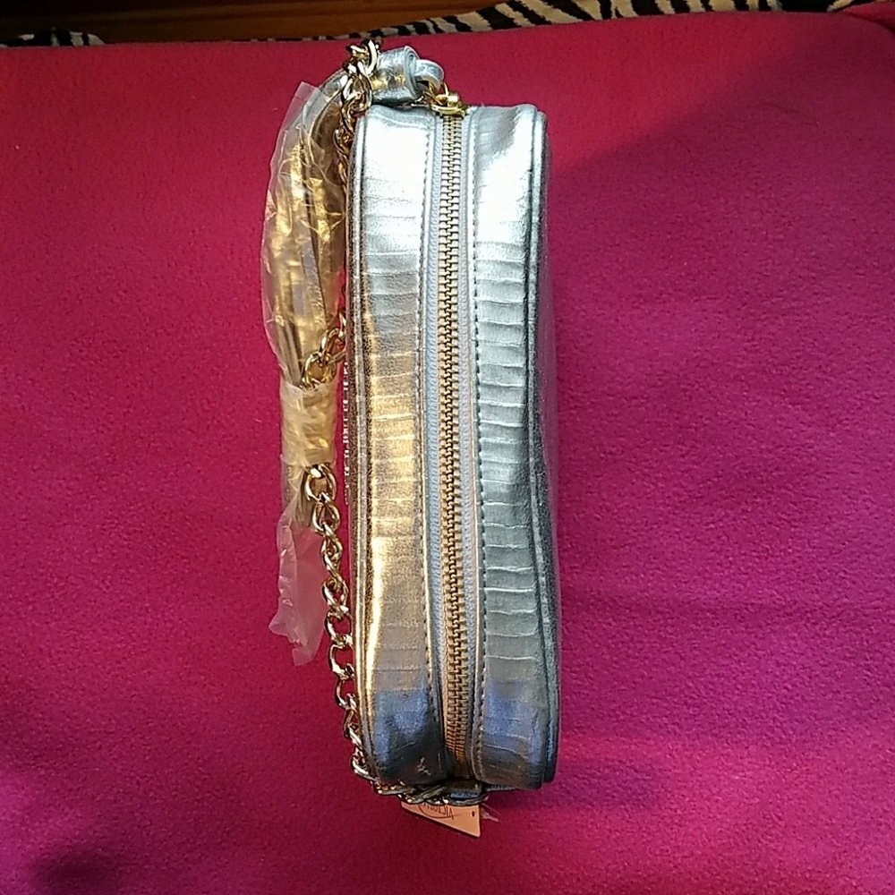 NWT VS CROSSBODY PURSE! - Picture 6 of 6